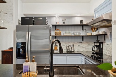 This Charming South Venice POOL home is MOVE-IN-READY with on Jacaranda West Country Club in Florida - for sale on GolfHomes.com, golf home, golf lot