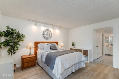 At under 285K, this tastefully updated 2BR/2BA patio-home with on Fountain of the Sun Country Club in Arizona - for sale on GolfHomes.com, golf home, golf lot