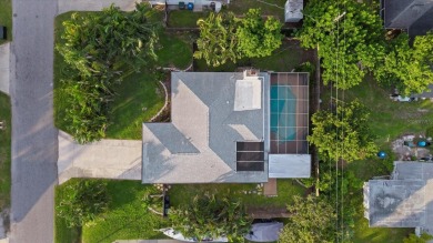 This Charming South Venice POOL home is MOVE-IN-READY with on Jacaranda West Country Club in Florida - for sale on GolfHomes.com, golf home, golf lot