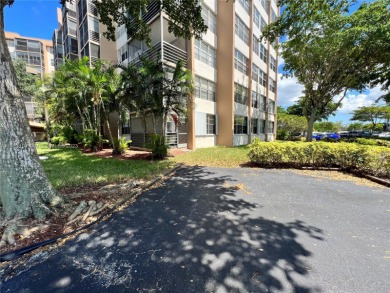 Bright corner 55+ unit, 2/2 easy additional access from parking on Pembroke Lakes Golf Club in Florida - for sale on GolfHomes.com, golf home, golf lot