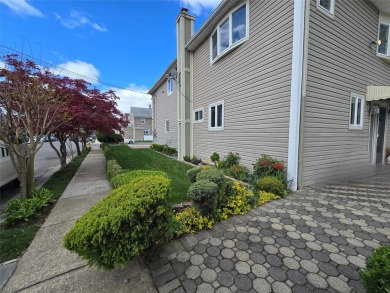 Wow.  Impeccable 6... to 7 Bedroom, 3 Full Bath, Raised High on Bethpage State Park Golf Course - Black in New York - for sale on GolfHomes.com, golf home, golf lot