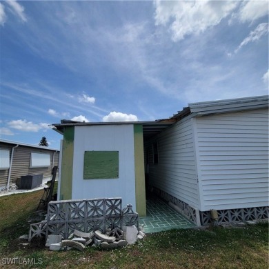 A little TLC could go along way here. Over 1300 sqft of living on Six Lakes Country Club in Florida - for sale on GolfHomes.com, golf home, golf lot