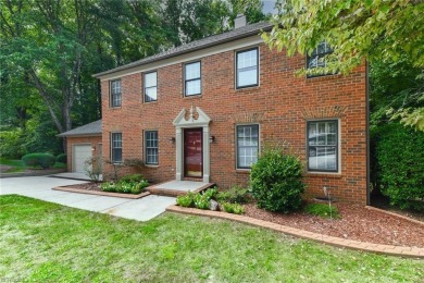 105 Quarterpath Court is a two-story, detached townhome located on Jamestown Park Golf Course in North Carolina - for sale on GolfHomes.com, golf home, golf lot