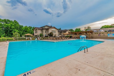 Beautiful, 1-bedroom/1-bath condo overlooking the 18th fairway on Pointe Royale Village Country Club in Missouri - for sale on GolfHomes.com, golf home, golf lot