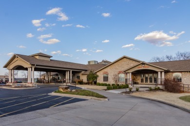 Beautiful, 1-bedroom/1-bath condo overlooking the 18th fairway on Pointe Royale Village Country Club in Missouri - for sale on GolfHomes.com, golf home, golf lot