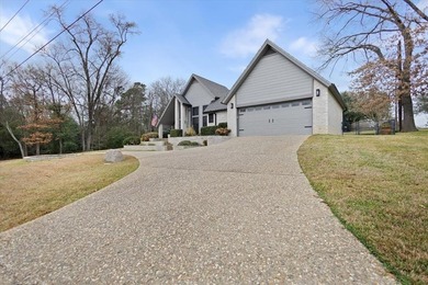 Welcome to this wonderful 3 bedroom, 2.5 bath home located on on Hide-A-Way Lake Golf Course in Texas - for sale on GolfHomes.com, golf home, golf lot