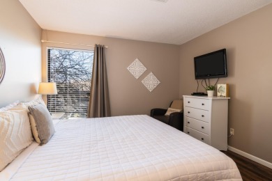 Beautiful, 1-bedroom/1-bath condo overlooking the 18th fairway on Pointe Royale Village Country Club in Missouri - for sale on GolfHomes.com, golf home, golf lot