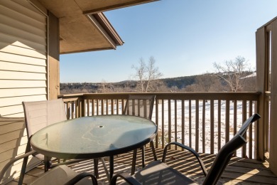 Beautiful, 1-bedroom/1-bath condo overlooking the 18th fairway on Pointe Royale Village Country Club in Missouri - for sale on GolfHomes.com, golf home, golf lot