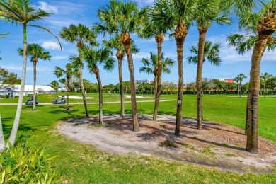 Fabulous 3 bed 3 bath court yard home ready to move in! on The Boca Country Club in Florida - for sale on GolfHomes.com, golf home, golf lot