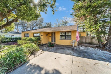 Ready for your personal touches and other updates. Perfect for on Babe Zaharias Golf Course in Florida - for sale on GolfHomes.com, golf home, golf lot