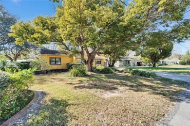 Ready for your personal touches and other updates. Perfect for on Babe Zaharias Golf Course in Florida - for sale on GolfHomes.com, golf home, golf lot