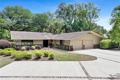 Lovingly cared for by longtime owners, this 3BR/2.5BA on Port Royal Golf and Racquet Club in South Carolina - for sale on GolfHomes.com, golf home, golf lot