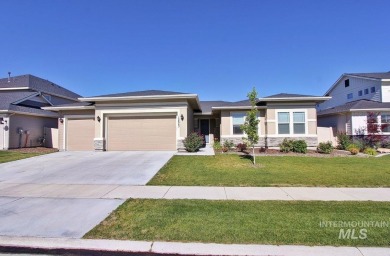 Experience refined Idaho living in this stunning 3-bed, 2-bath on Hunters Point Golf Club in Idaho - for sale on GolfHomes.com, golf home, golf lot
