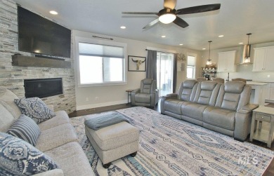 Experience refined Idaho living in this stunning 3-bed, 2-bath on Hunters Point Golf Club in Idaho - for sale on GolfHomes.com, golf home, golf lot