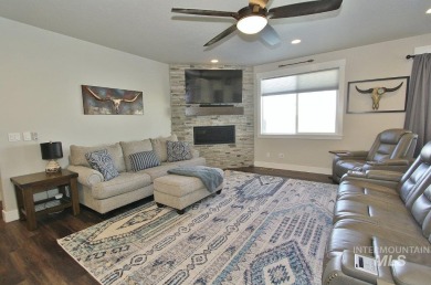 Experience refined Idaho living in this stunning 3-bed, 2-bath on Hunters Point Golf Club in Idaho - for sale on GolfHomes.com, golf home, golf lot