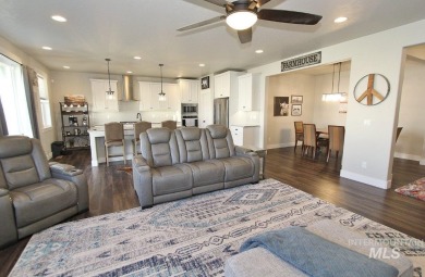 Experience refined Idaho living in this stunning 3-bed, 2-bath on Hunters Point Golf Club in Idaho - for sale on GolfHomes.com, golf home, golf lot