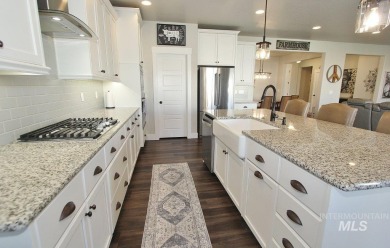 Experience refined Idaho living in this stunning 3-bed, 2-bath on Hunters Point Golf Club in Idaho - for sale on GolfHomes.com, golf home, golf lot