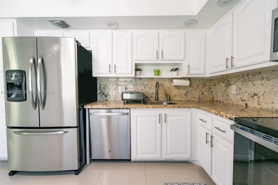 Seller offering up to $10,000 toward buyer's closing costs or on Oaks Country Club in Florida - for sale on GolfHomes.com, golf home, golf lot