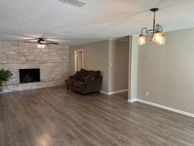 Beautiful updated home in Village Mills with over 1600 square on Wildwood Golf Course in Texas - for sale on GolfHomes.com, golf home, golf lot