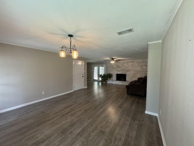 Beautiful updated home in Village Mills with over 1600 square on Wildwood Golf Course in Texas - for sale on GolfHomes.com, golf home, golf lot