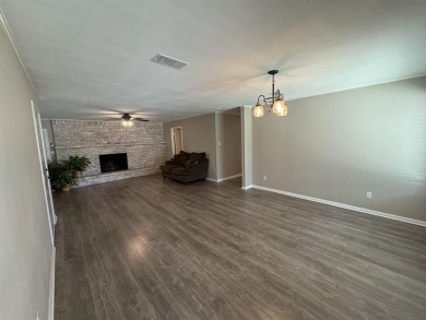 Beautiful updated home in Village Mills with over 1600 square on Wildwood Golf Course in Texas - for sale on GolfHomes.com, golf home, golf lot