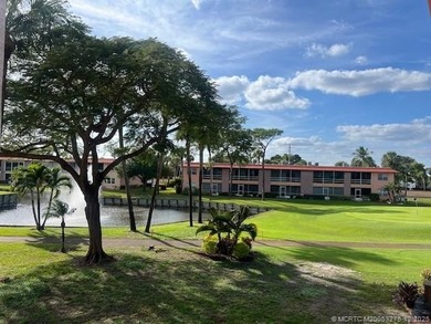 Amazing value in MYCC! This coxy 2 BR/1 Bath retreat has on Monterey Yacht and Country Club in Florida - for sale on GolfHomes.com, golf home, golf lot