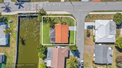 Beautiful 2 bed, 1 bath, garage corner lot with pleasant, quaint on Woodlands Country Club in Florida - for sale on GolfHomes.com, golf home, golf lot