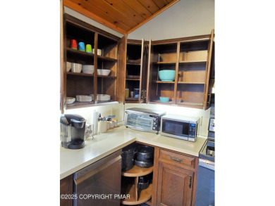 Spacious 4-bedroom, 2.5-bathroom home in Pocono Farms Country on Pocono Farms Country Club in Pennsylvania - for sale on GolfHomes.com, golf home, golf lot