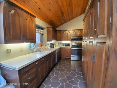 Spacious 4-bedroom, 2.5-bathroom home in Pocono Farms Country on Pocono Farms Country Club in Pennsylvania - for sale on GolfHomes.com, golf home, golf lot