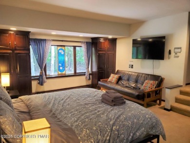 Spacious 4-bedroom, 2.5-bathroom home in Pocono Farms Country on Pocono Farms Country Club in Pennsylvania - for sale on GolfHomes.com, golf home, golf lot