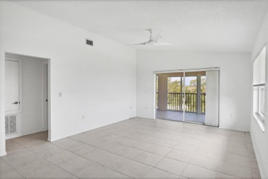 One or more photo(s) has been virtually staged. Welcome to on Stoneybrook Golf and Country Club of Sarasota in Florida - for sale on GolfHomes.com, golf home, golf lot