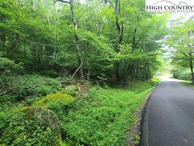 2 Prime building lots near the top of Sugar Mountain. These 2 on Sugar Mountain Golf Course in North Carolina - for sale on GolfHomes.com, golf home, golf lot