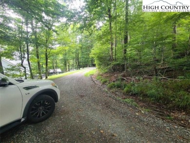 2 Prime building lots near the top of Sugar Mountain. These 2 on Sugar Mountain Golf Course in North Carolina - for sale on GolfHomes.com, golf home, golf lot