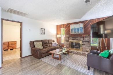 Welcome to this ground-level condo in the desirable Del Mar on Lake Redding Golf Course in California - for sale on GolfHomes.com, golf home, golf lot