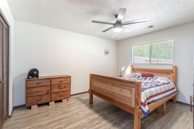 Welcome to this ground-level condo in the desirable Del Mar on Lake Redding Golf Course in California - for sale on GolfHomes.com, golf home, golf lot