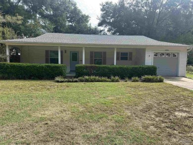 Immaculate turn-key home that is easy to fall in love with! on Tanglewood Golf Club in Florida - for sale on GolfHomes.com, golf home, golf lot