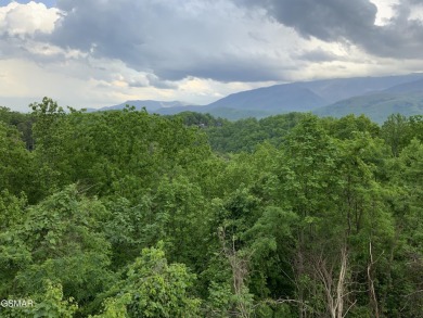 MOTIVATED SELLER!! Bring an OFFER!!! This immaculate cabin on Bent Creek Golf Course in Tennessee - for sale on GolfHomes.com, golf home, golf lot
