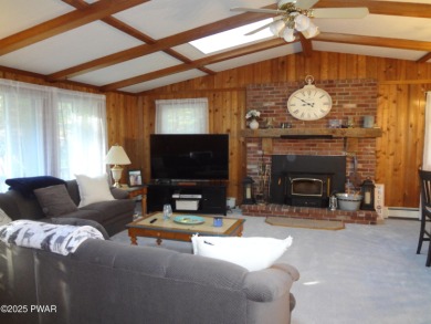 BEAUTIFUL TANGLWOOD LAKES RAISED RANCH AT LAKE WALLENPAUPACK! on Paupack Hills Golf and Country Club in Pennsylvania - for sale on GolfHomes.com, golf home, golf lot