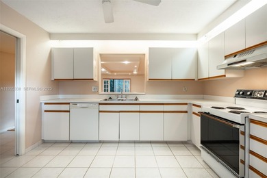 Welcome to this spacious corner 2-bedroom, 2-bath residence on Hollybrook Golf and Tennis Club  in Florida - for sale on GolfHomes.com, golf home, golf lot