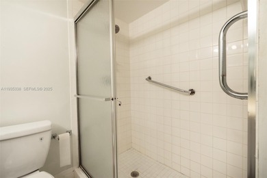 Welcome to this spacious corner 2-bedroom, 2-bath residence on Hollybrook Golf and Tennis Club  in Florida - for sale on GolfHomes.com, golf home, golf lot