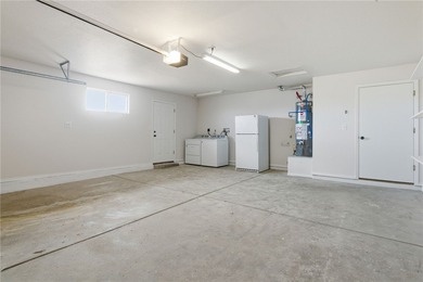 Welcome to golf course living in beautiful Valle Vista, Kingman on Valle Vista Golf Course in Arizona - for sale on GolfHomes.com, golf home, golf lot