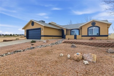 Welcome to golf course living in beautiful Valle Vista, Kingman on Valle Vista Golf Course in Arizona - for sale on GolfHomes.com, golf home, golf lot