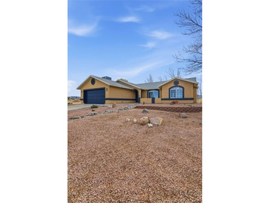 Welcome to golf course living in beautiful Valle Vista, Kingman on Valle Vista Golf Course in Arizona - for sale on GolfHomes.com, golf home, golf lot