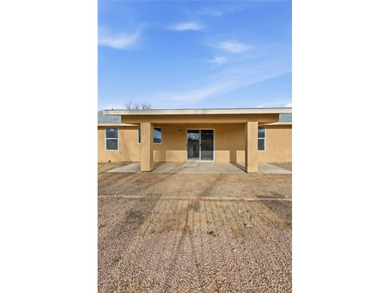 Welcome to golf course living in beautiful Valle Vista, Kingman on Valle Vista Golf Course in Arizona - for sale on GolfHomes.com, golf home, golf lot