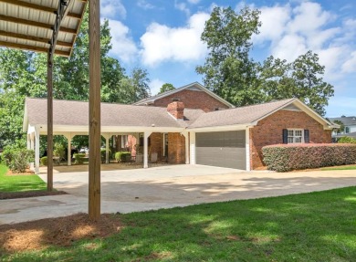 Lovely Family home in popular Doublegate. 4Br's 3.5 baths on Doublegate Country Club in Georgia - for sale on GolfHomes.com, golf home, golf lot