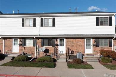 You could start your new year, with your new condo. Clean and on Marysville Golf Course in Michigan - for sale on GolfHomes.com, golf home, golf lot