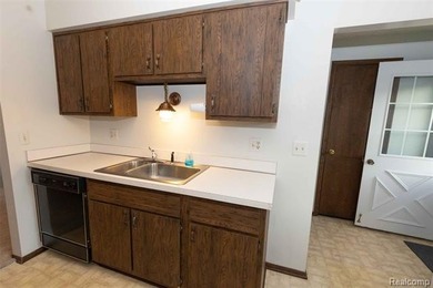 You could start your new year, with your new condo. Clean and on Marysville Golf Course in Michigan - for sale on GolfHomes.com, golf home, golf lot
