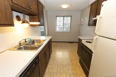 You could start your new year, with your new condo. Clean and on Marysville Golf Course in Michigan - for sale on GolfHomes.com, golf home, golf lot