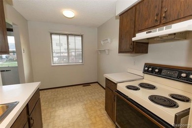 You could start your new year, with your new condo. Clean and on Marysville Golf Course in Michigan - for sale on GolfHomes.com, golf home, golf lot