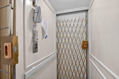 Spacious 1650 sq ft upstairs coach home with Vaulted ceilings on Westchester Golf and Country Club in Florida - for sale on GolfHomes.com, golf home, golf lot